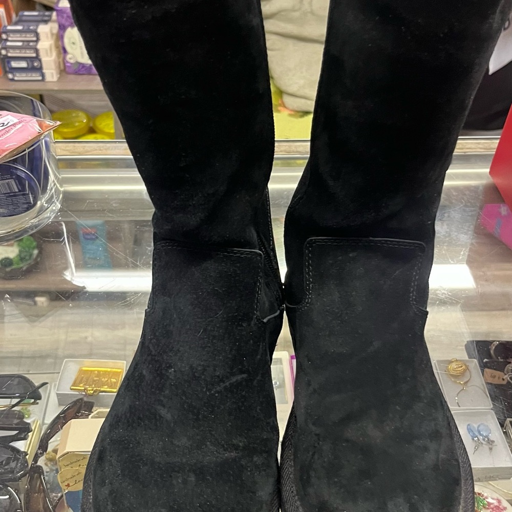 UGG - Picture 2 of 11